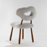 <a href="https://www.galeriegosserez.com/artistes/donnersberg-emma.html">Emma Donnersberg</a> - Cloud Chair Nimbus - Walnut